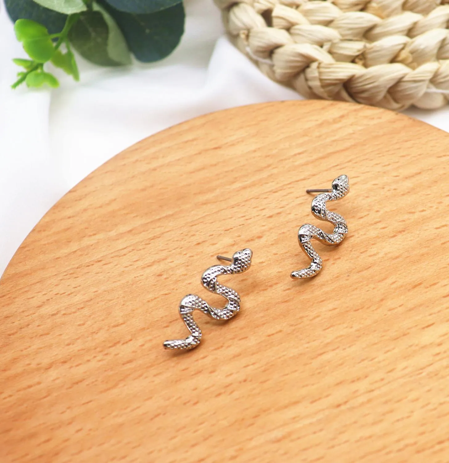 Little snake girl temperament earrings