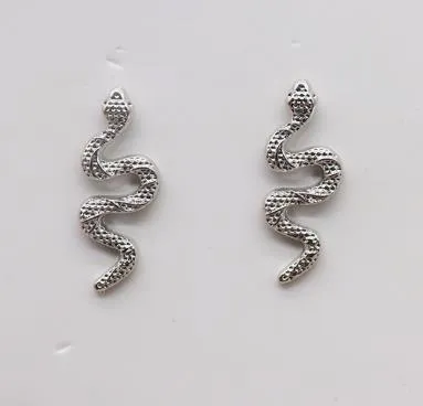 Little snake girl temperament earrings